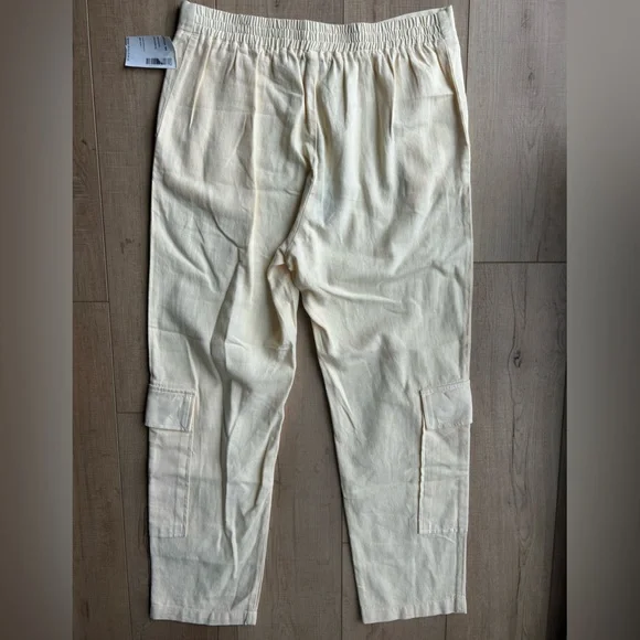 Monrow Buttercream Cropped Cotton Cargo Pants - Picture 8 of 10